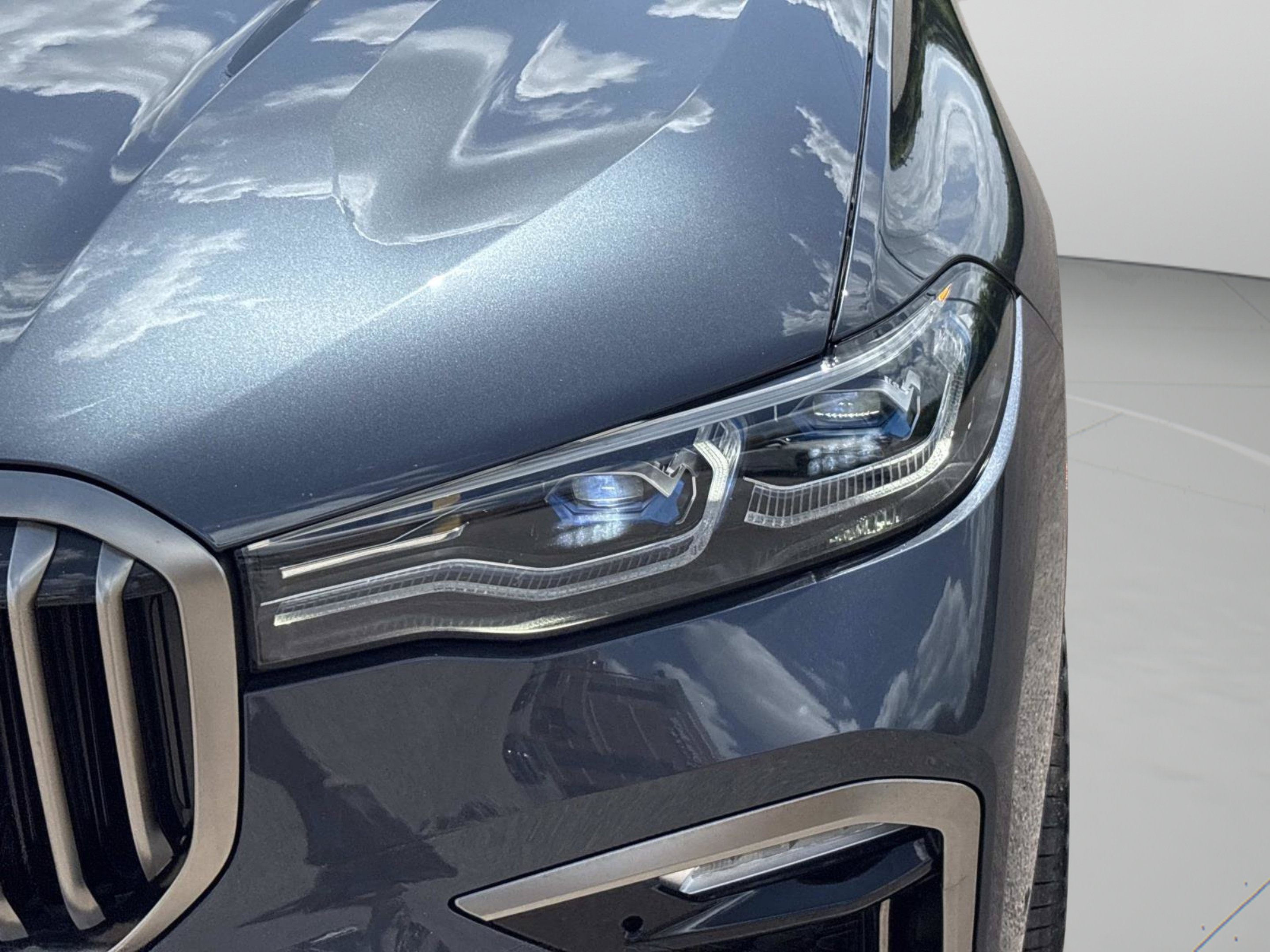 Used 2022 Arctic Grey Metallic BMW M50i image 35