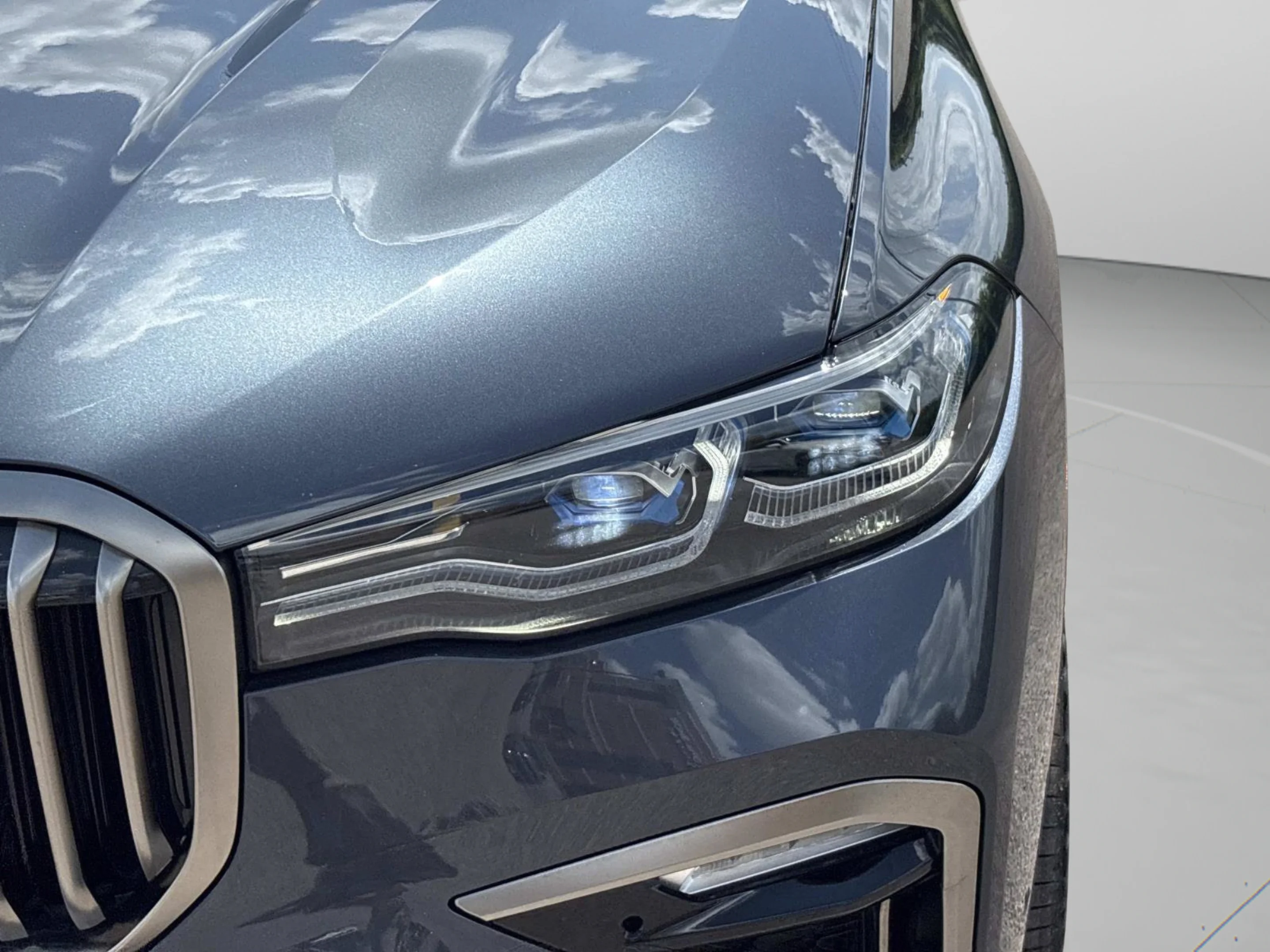 Used 2022 Arctic Grey Metallic BMW M50i image 35