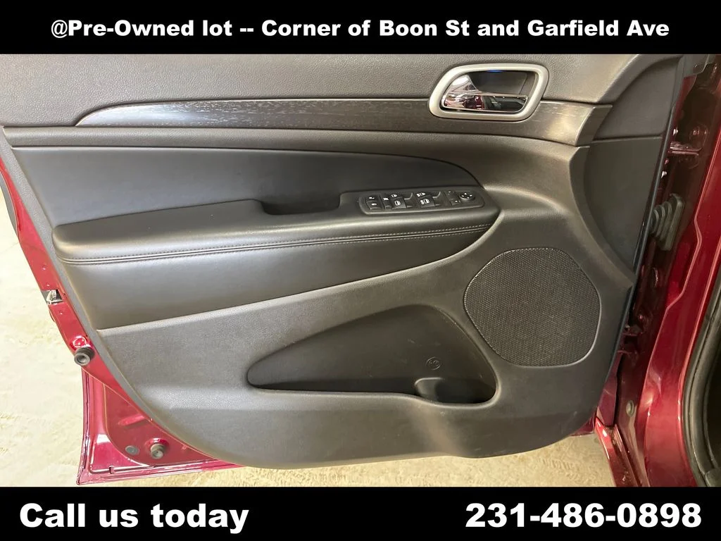 Used 2018 Red Jeep Altitude image 15