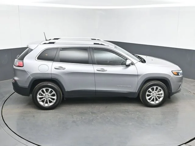 Used 2019 Billet Silver Metallic Clearcoat Jeep Latitude image 37