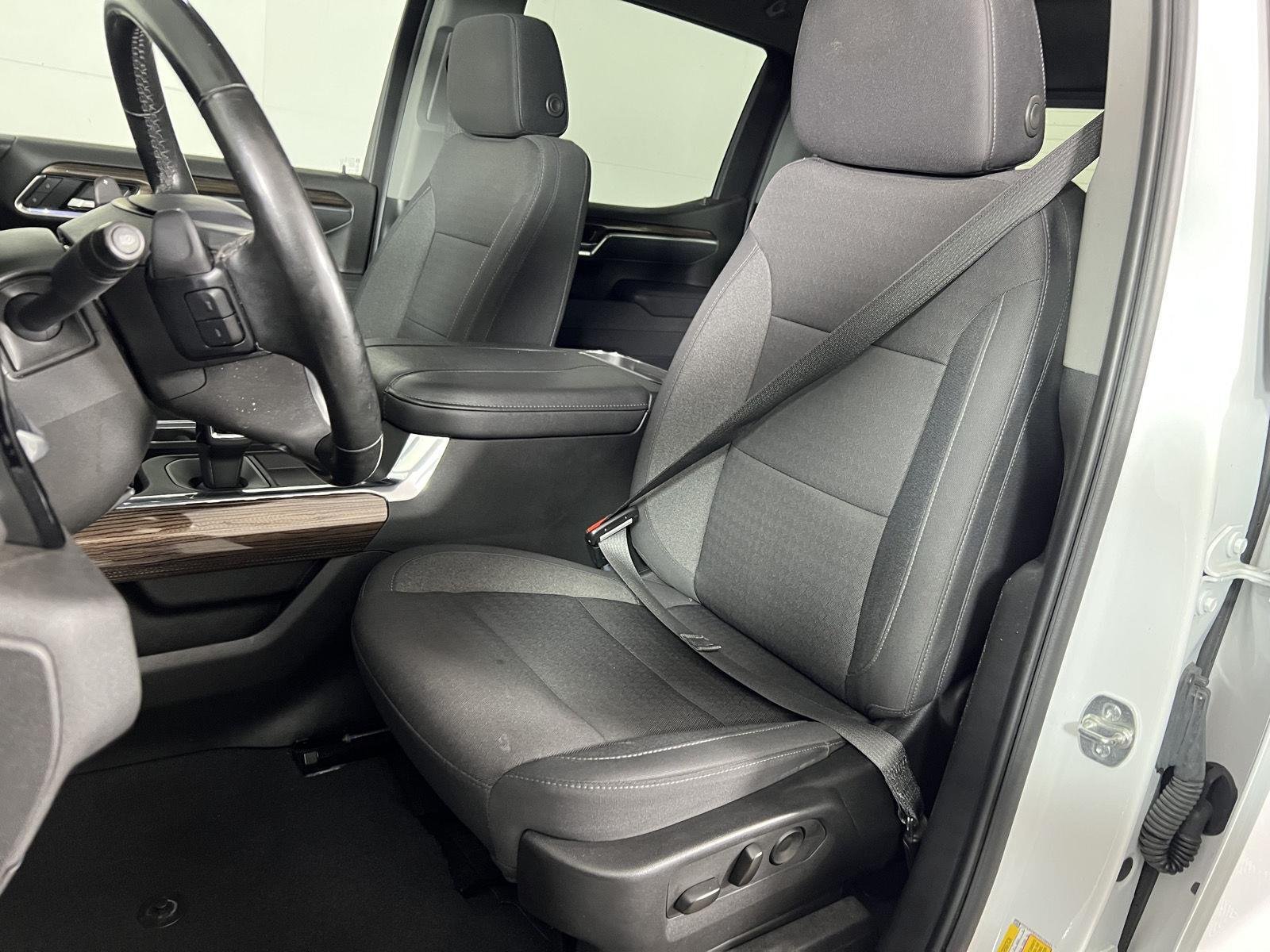 Used 2025 Summit White Chevrolet LT image 14