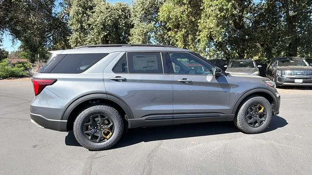 New 2026 Carbonized Gray Metallic Ford Tremor® image 35