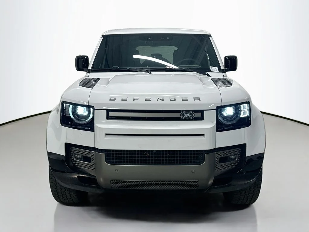Certified Used 2025 Fuji White Land Rover X-Dynamic SE image 6