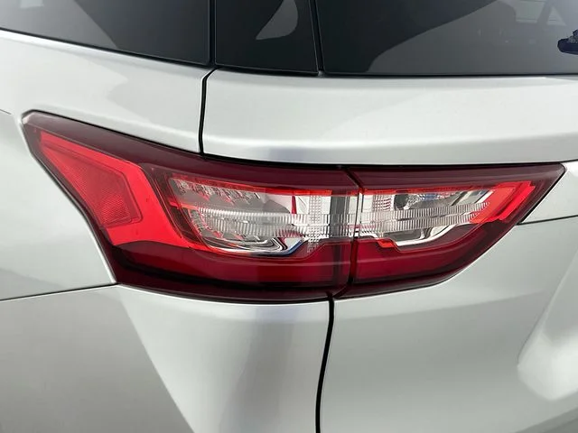 Pre-Owned 2020 Chevrolet Traverse LT