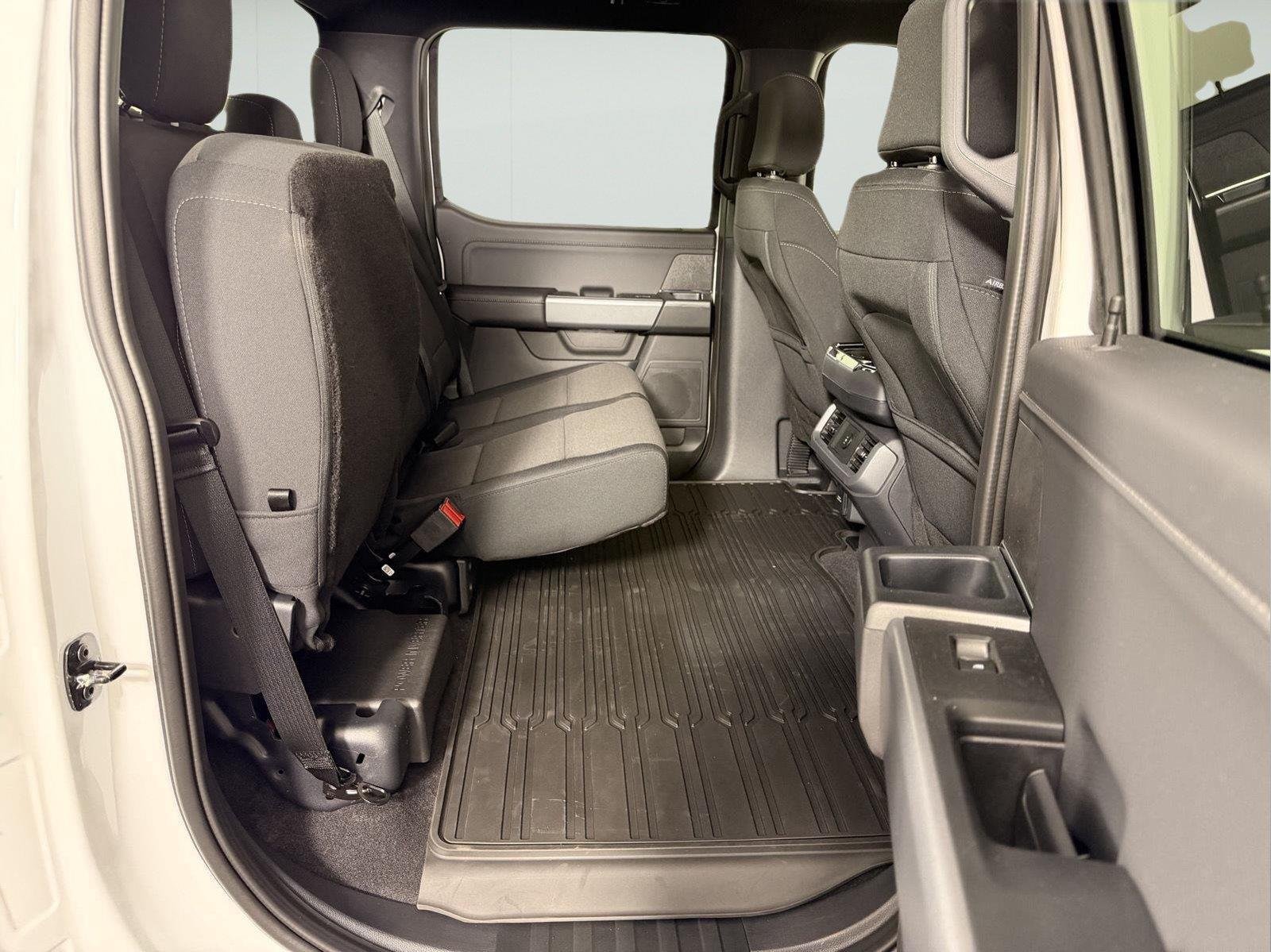 New 2026 Oxford White Ford XLT image 21