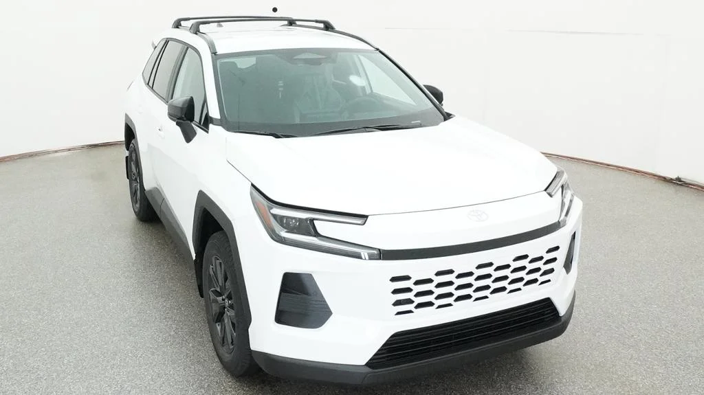 New 2026 Ice Cap Toyota XLE Premium image 8