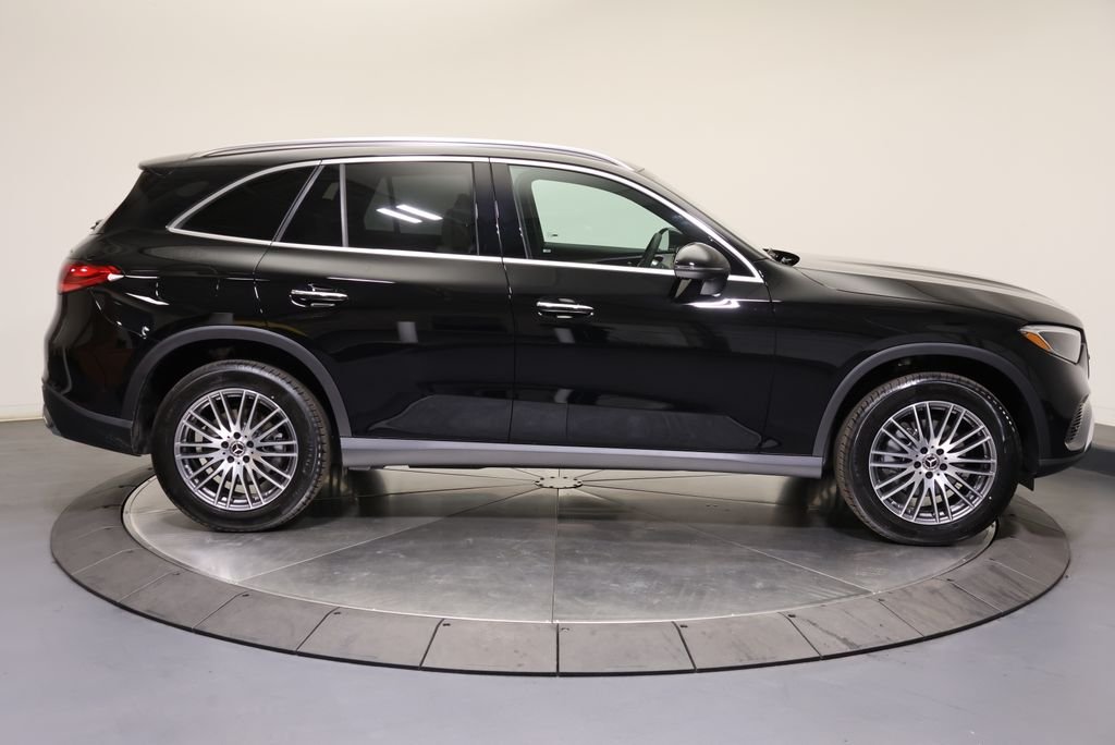 New 2026 Black Mercedes-Benz GLC 300 image 8