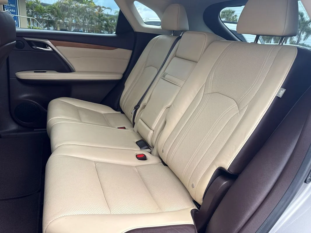 Used 2018  Lexus FWD image 21