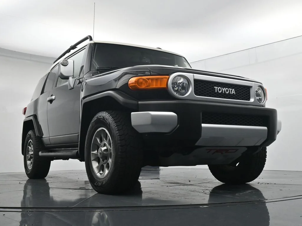 Used 2013 Black Toyota Base image 17