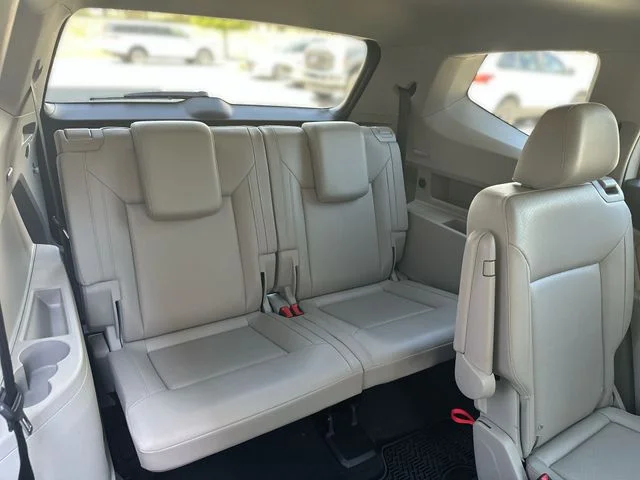 Used 2019 White Volkswagen 3.6L V6 SE image 25