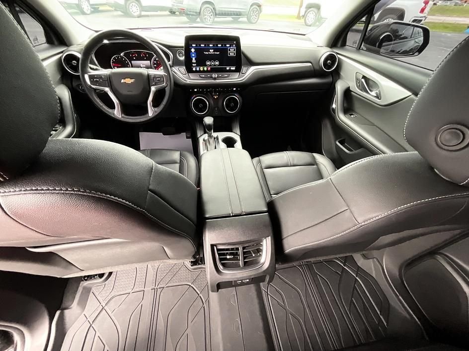 Used 2023 Black Chevrolet LT image 3