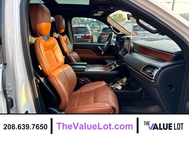 Used 2018 White Lincoln Reserve image 14