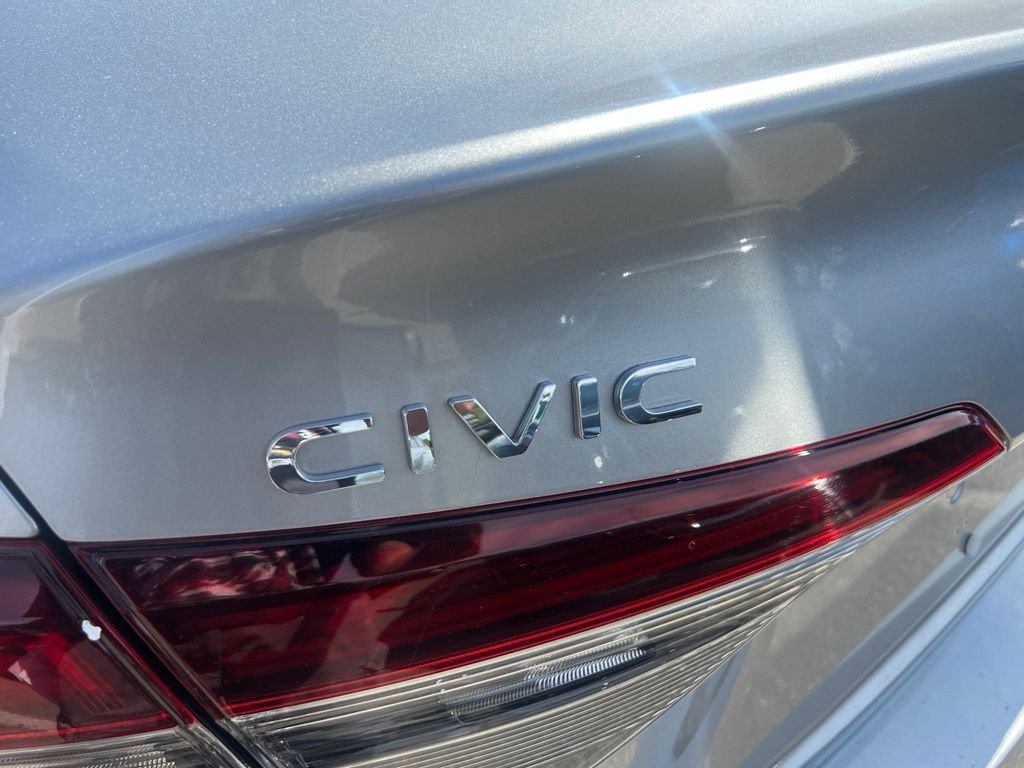 Used 2025 Solar Silver Metallic Honda LX image 4