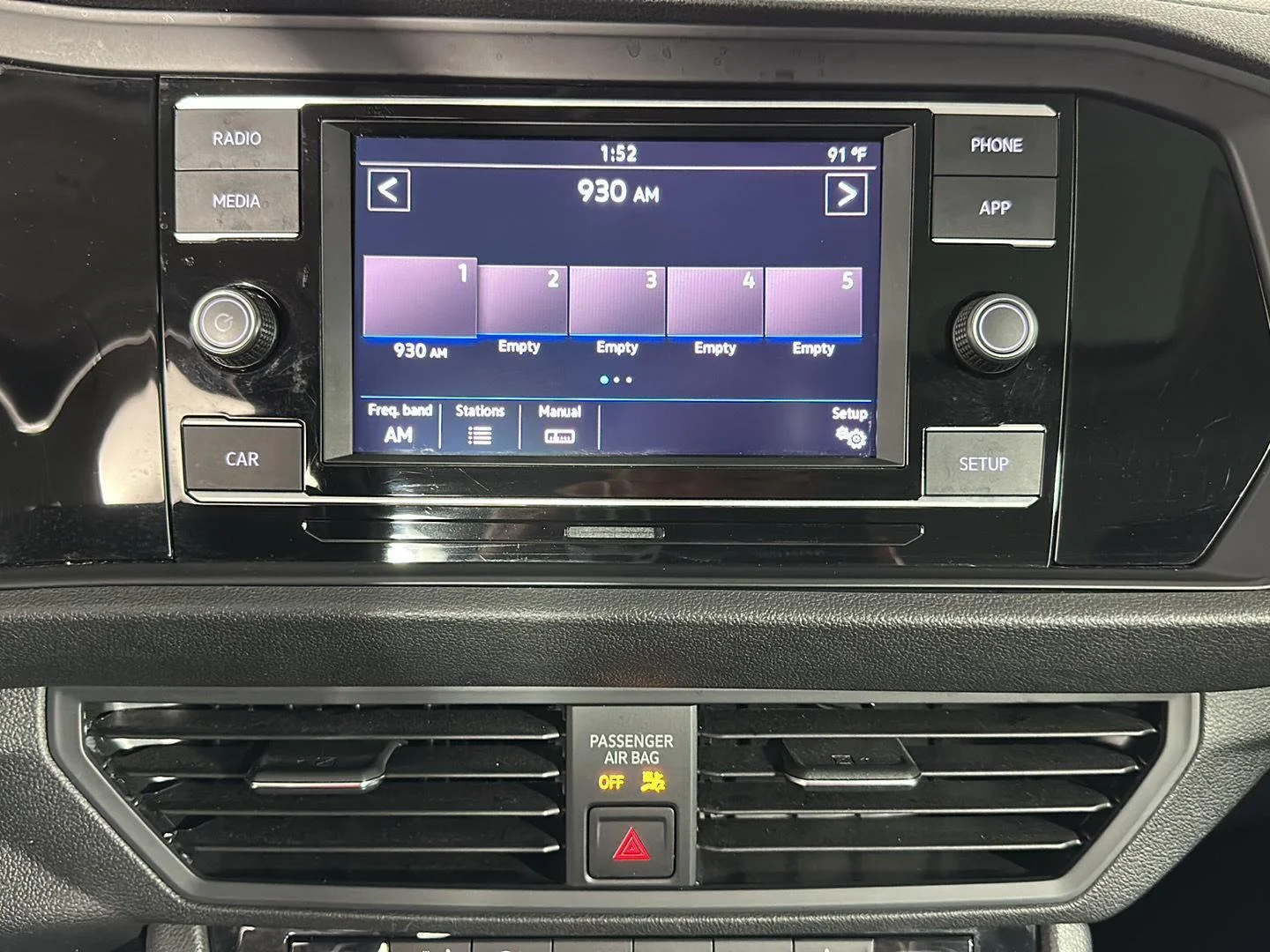 Used 2019 Platinum Gray Metallic Volkswagen SE image 28
