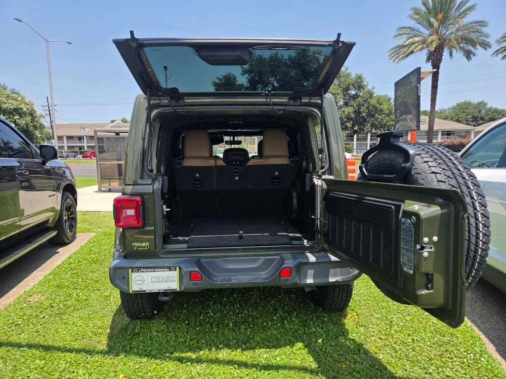 Used 2020 Green Jeep Unlimited Sahara image 26