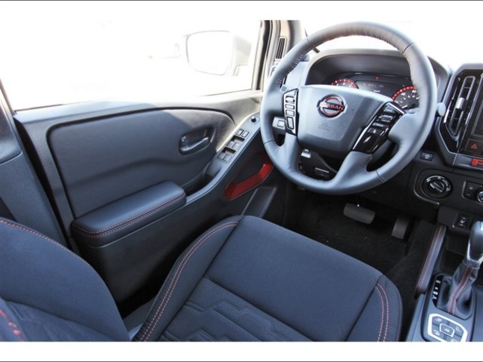 2026 Nissan Frontier PRO-4X - Photo 9