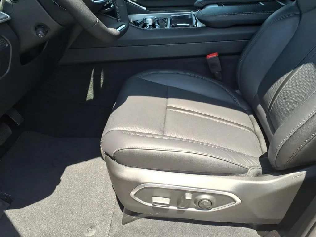 New 2026 High Gloss Black Exterior Paint Jeep Limited Altitude image 14