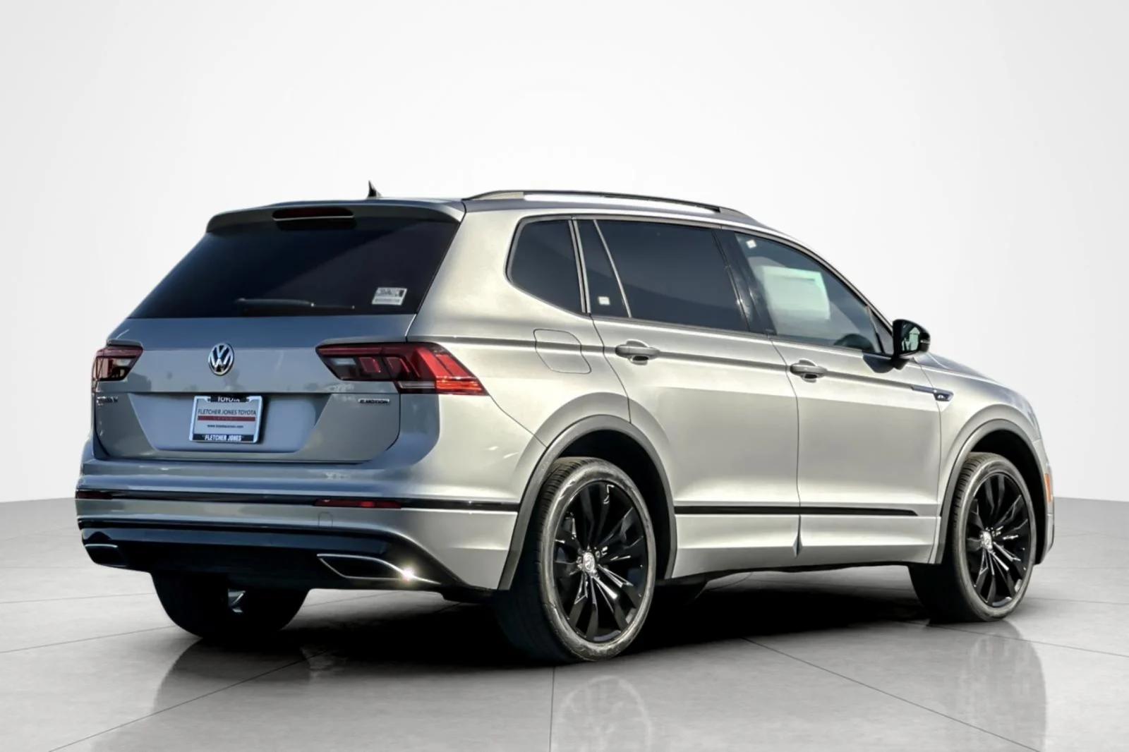 Used 2021 SILVER METALLIC Volkswagen SE R-Line Black image 5