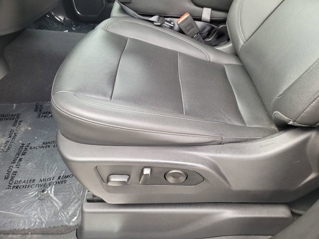 2024 GMC Sierra 1500 SLT - Photo 17