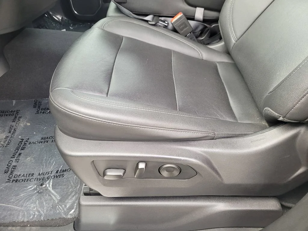 Used 2024 Onyx Black GMC SLT image 17