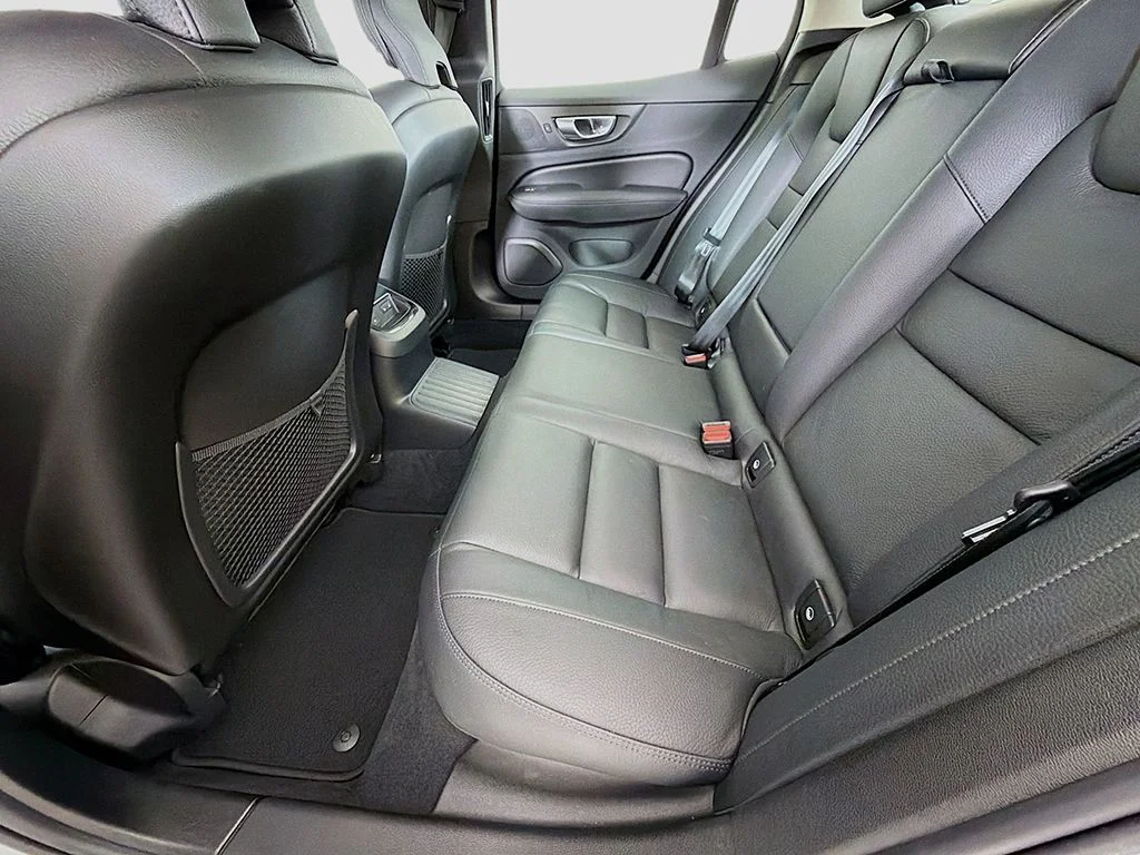 Used 2024 Crystal White Metallic Volvo T8 Plus Dark Theme image 28