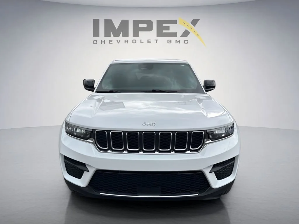 Used 2025 White Jeep Laredo X image 8