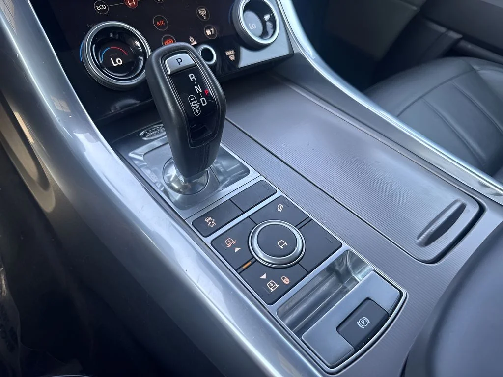 Used 2020 Black Land Rover HSE image 17