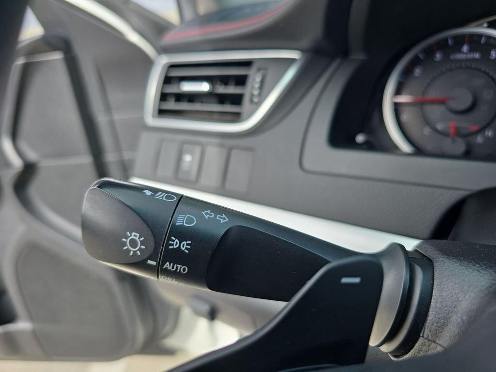 Used 2017  Toyota SE image 27
