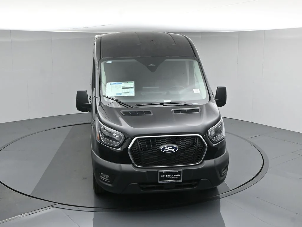 New 2026 Agate Black Metallic Ford Base image 36