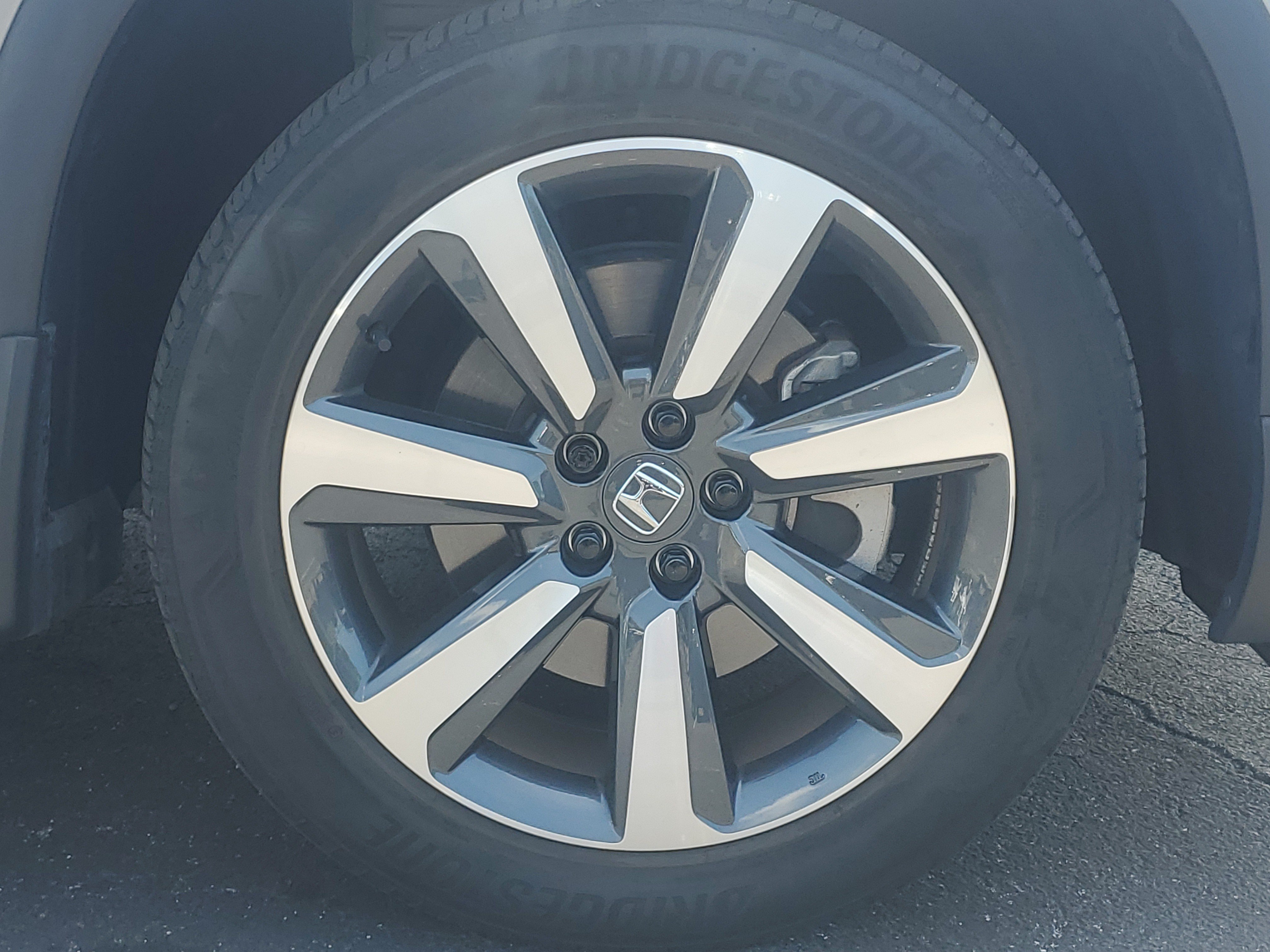 Used 2023 Lunar Silver Metallic Honda Touring image 6