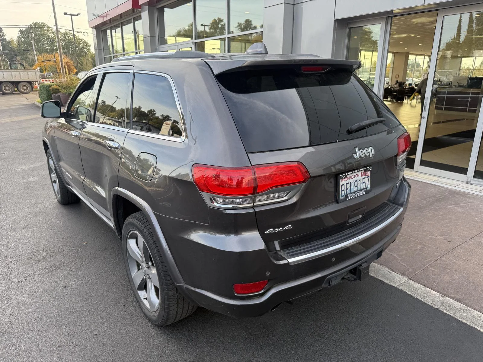 Used 2014 Granite Crystal Metallic Clearcoat Jeep Overland image 3