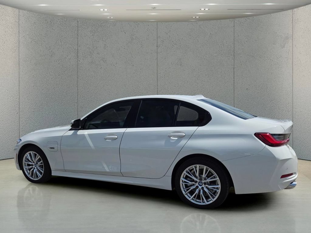 2023 BMW 3 Series 330e - Photo 8