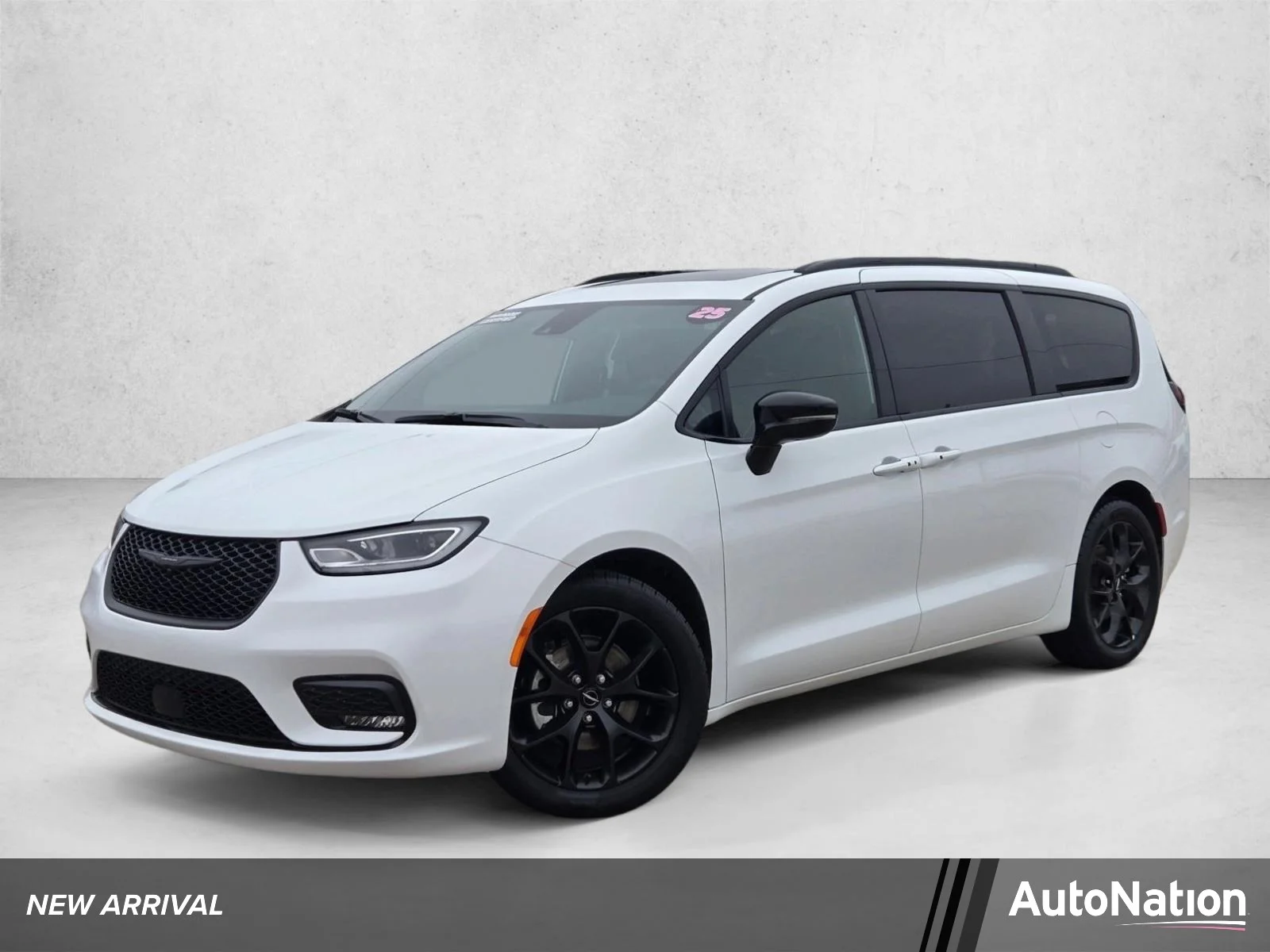 2025 Chrysler Pacifica Limited's photo