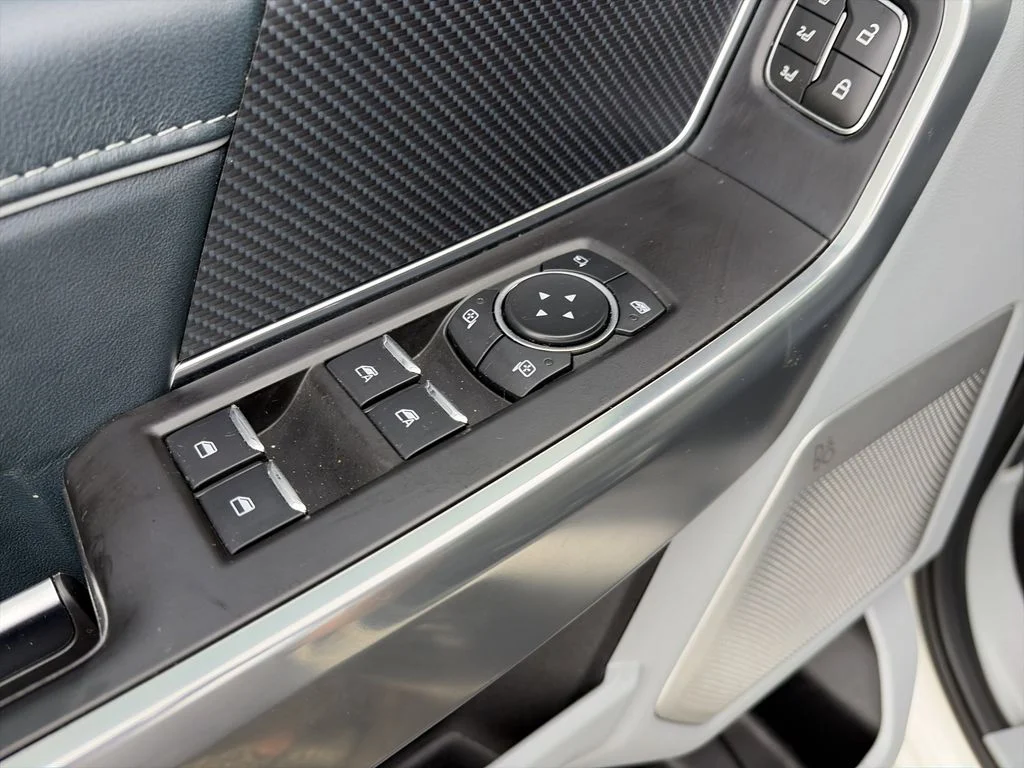 Used 2023 White Ford Limited image 18