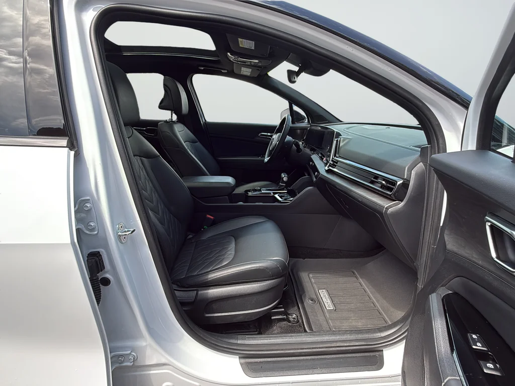 Used 2024 White Kia X-Pro image 12