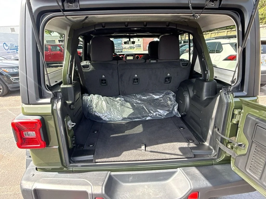 Used 2023 Green Jeep Rubicon image 30