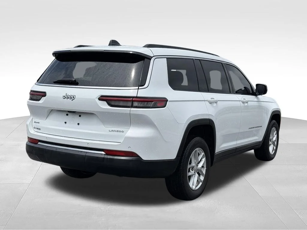 Used 2025 White Jeep Laredo image 24