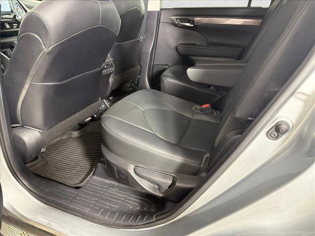 Certified Used 2020 CELESTIAL SILVER METALLIC Toyota  image 23