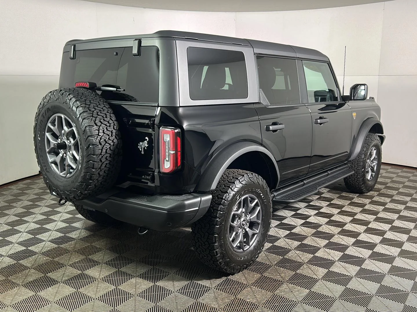 Used 2025 Shadow Black Ford Badlands image 6
