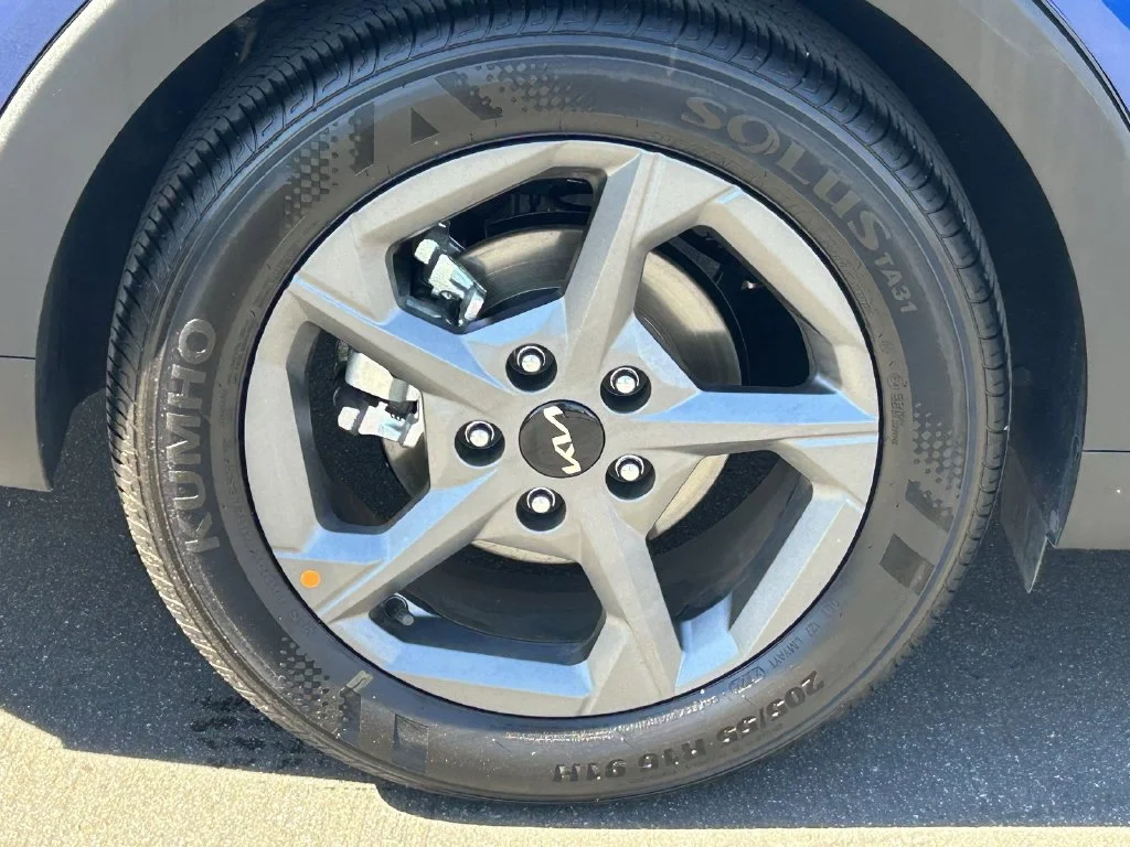 Used 2025 Deep Sea Blue Kia LXS image 7