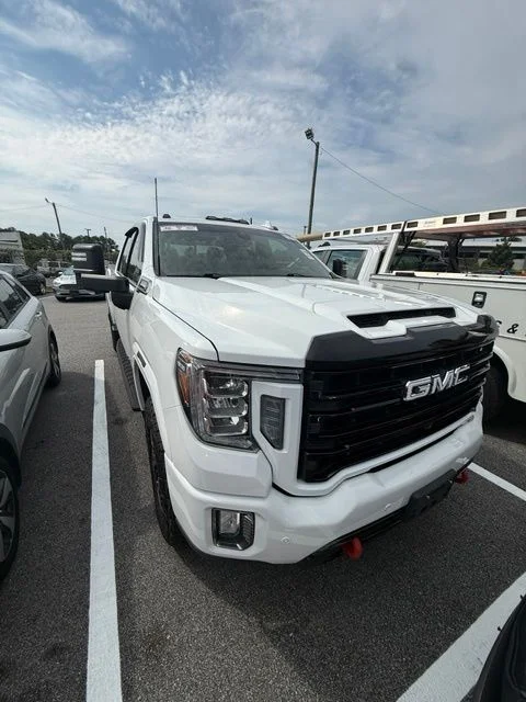 Used 2021 White GMC AT4 image 1
