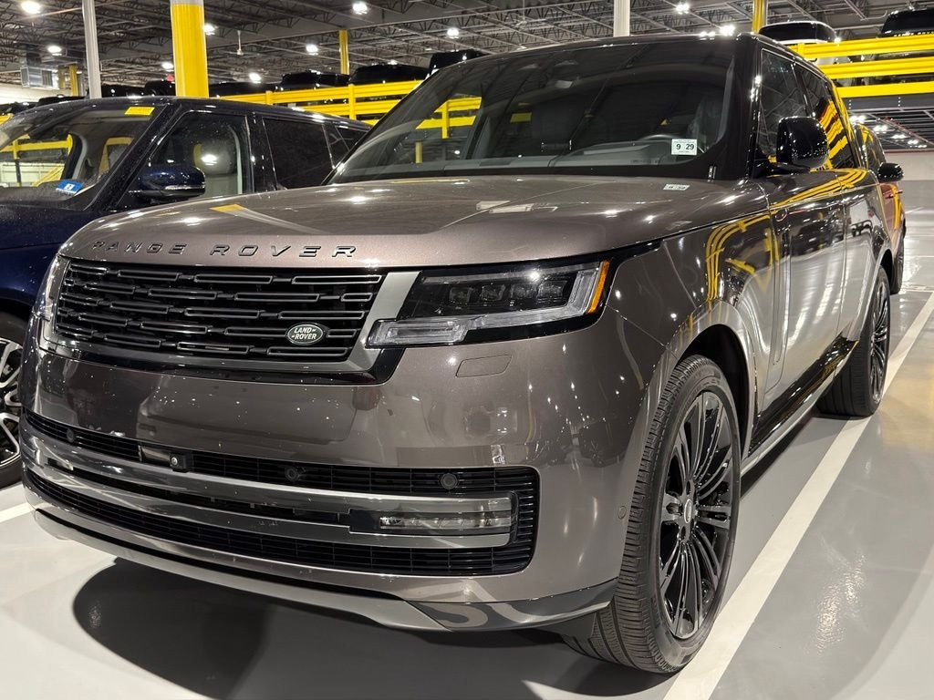 Certified Used 2025 Charente Gray Premium Metallic Land Rover SE image 1