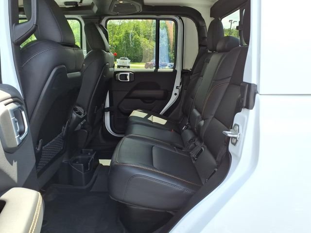 New 2026 Bright White Clear-Coat Exterior Paint Jeep Sahara image 28
