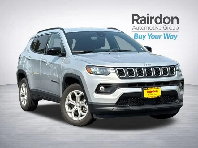 Used 2024 Silver Zynith Metallic Clearcoat Jeep Latitude image 1