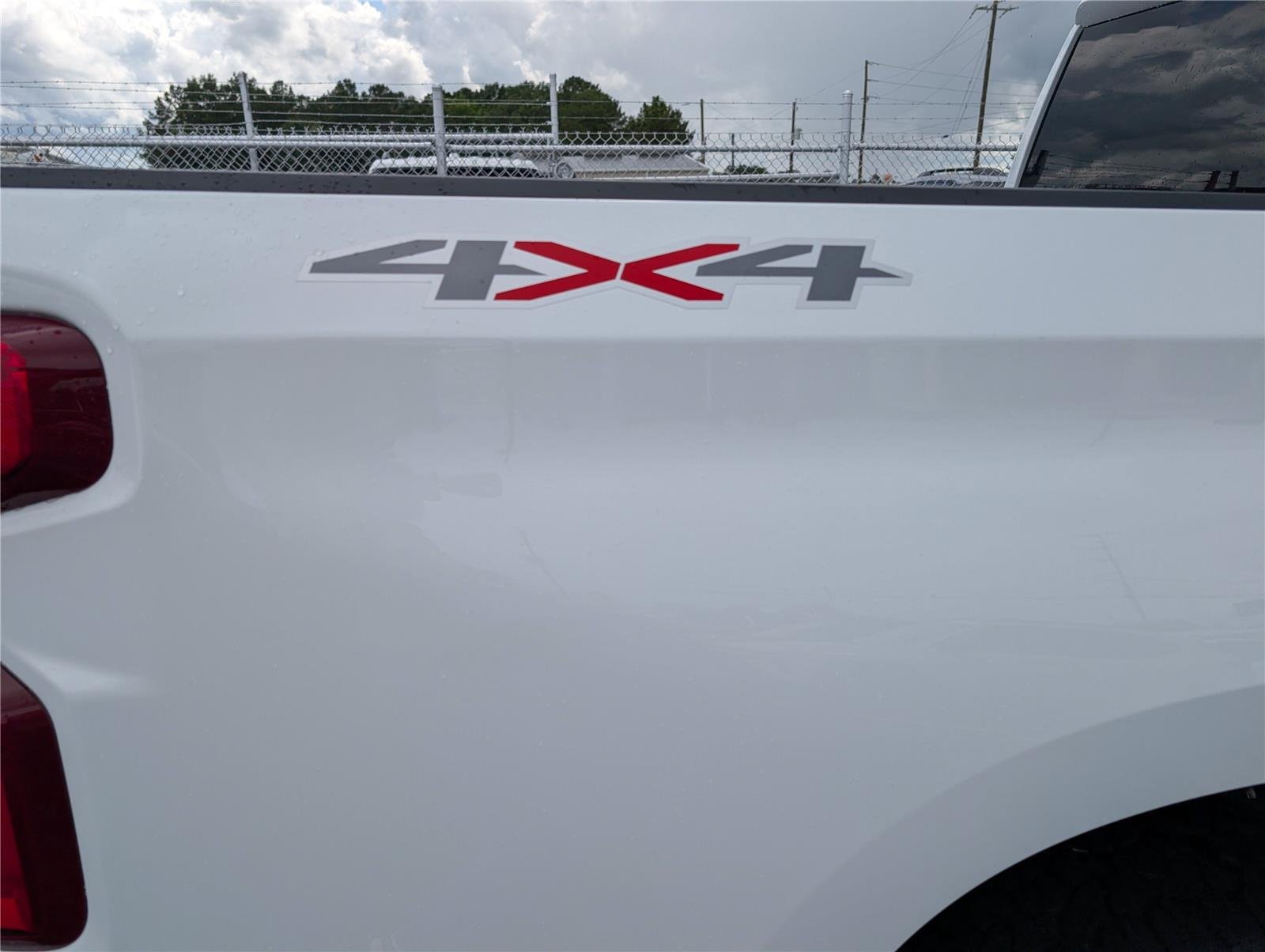 New 2026 Summit White Chevrolet RST image 9