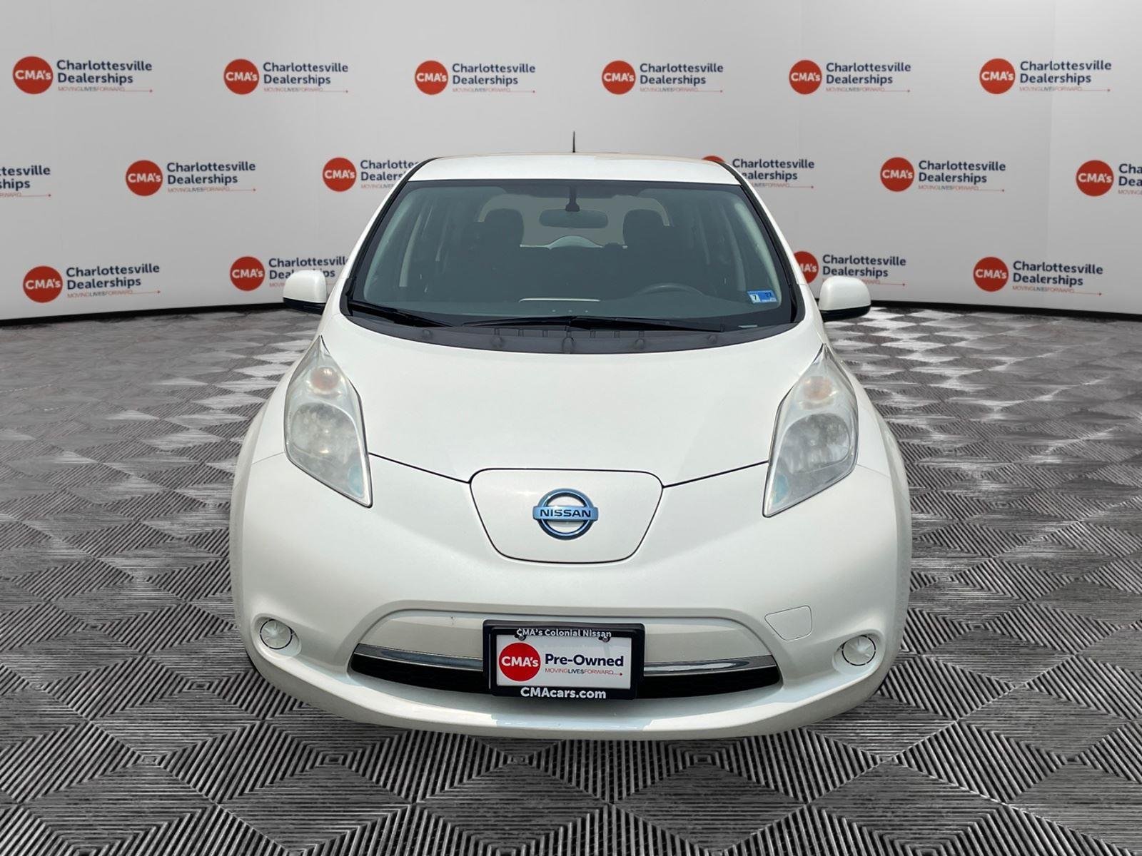 Used 2016 Pearl White Nissan S image 8