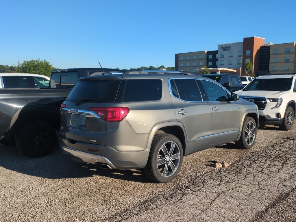 Used 2018 Mineral Metallic GMC Denali image 6