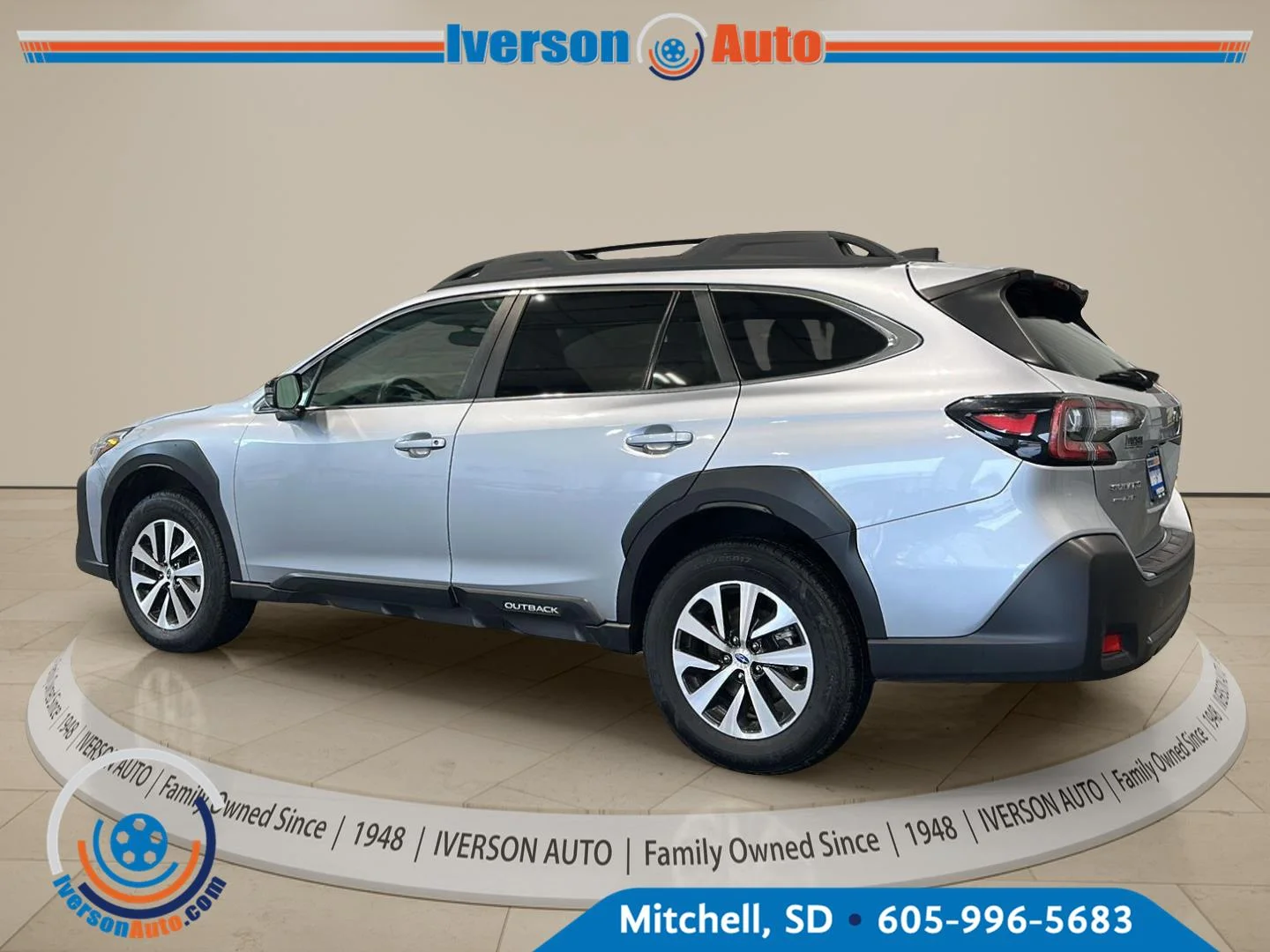 Used 2025 Ice Silver Metallic Subaru Premium image 5