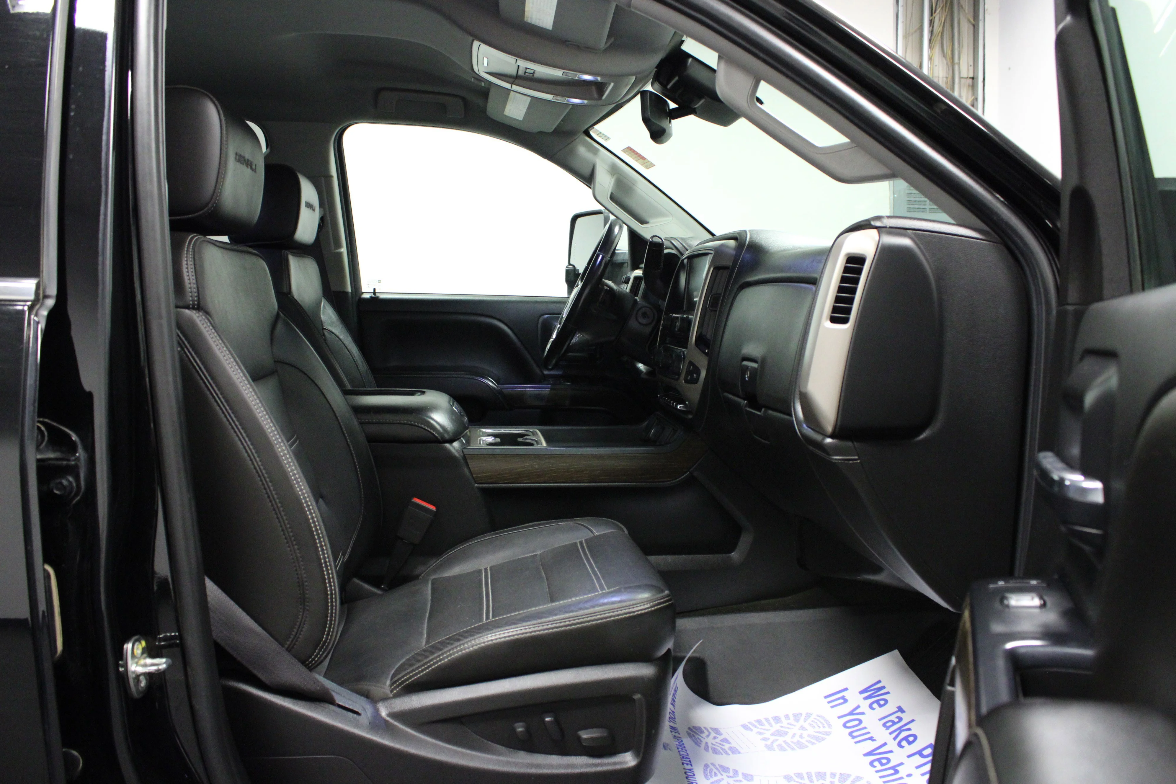 Used 2017 ONYX BLACK GMC Denali image 16