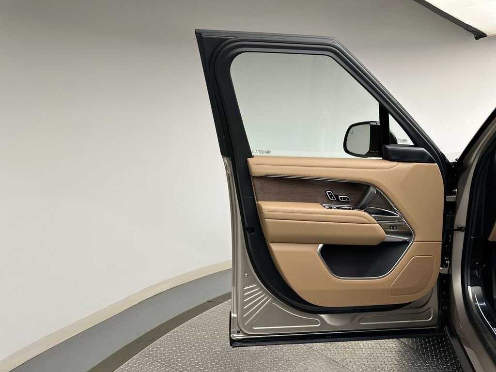 Certified Used 2025 Batumi Gold Premium Metallic Land Rover SE image 8